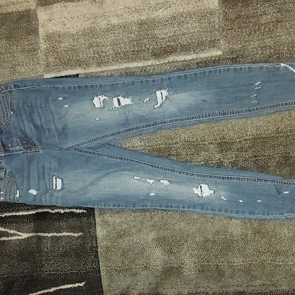 Dark wash ripped skinny jeans